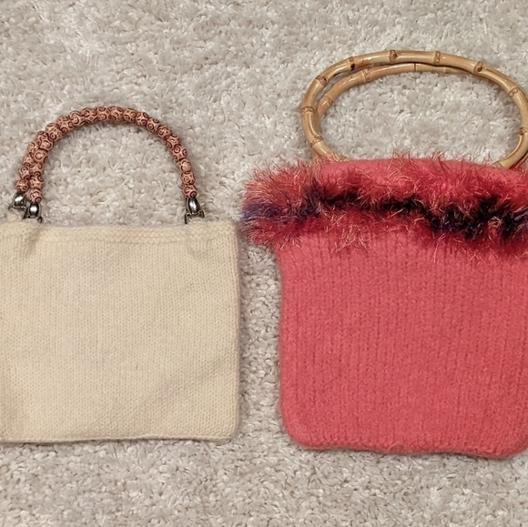 𝅺2 One of a Kind Handknit Purses Cream and Salmon with wooden handles - Picture 1 of 7
